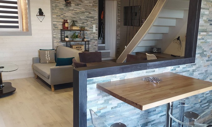 Montours Maison | TOWN HOUSE WITHOUT EXTERIOR