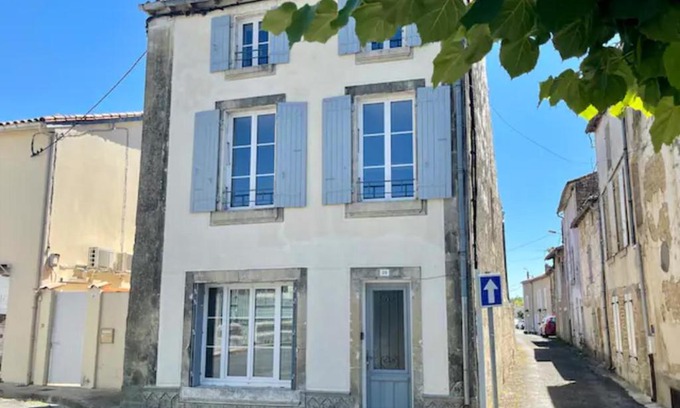 Aulnay Maison | Maison de ville à Aulnay, à deux pas des bars/restaurants