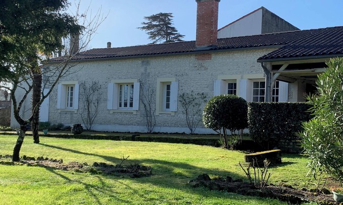 Meschers-sur-Gironde Maison | Maison Spacieuse 140 m2 avec Jardin Arboré et Piscine, à Proximité de la Plage