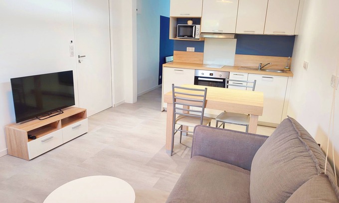 La Pradelle Maison | Housing on the outskirts of town, quick freeway access