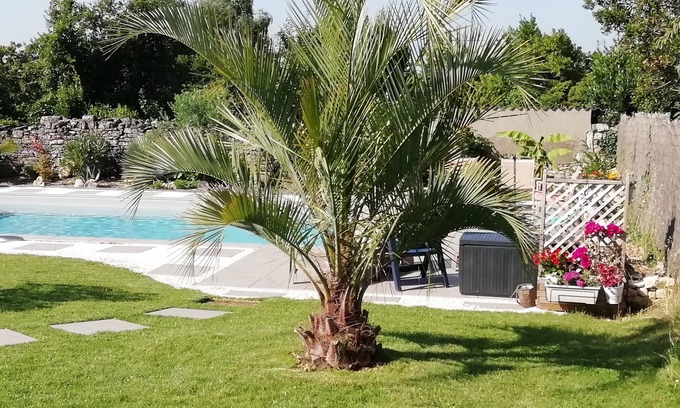 Goise-Champommier-Champclairot Maison | Maison en ville avec jardin et piscine chauffée