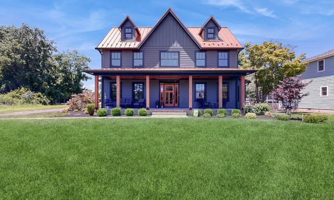 Lewes Maison | Town of Lewes home with private pool, patio and balcony