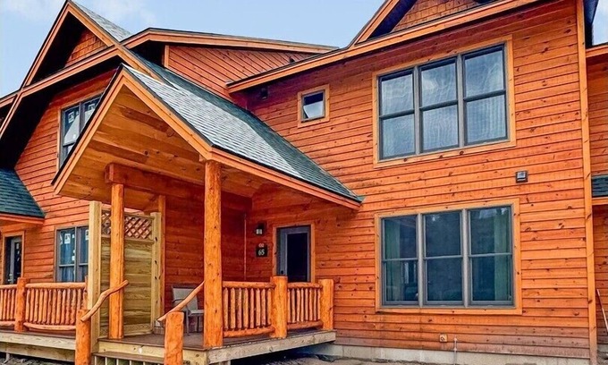 Inlet Maison | Townhome O2 - Luxury Waterfront Home on 4th Lake