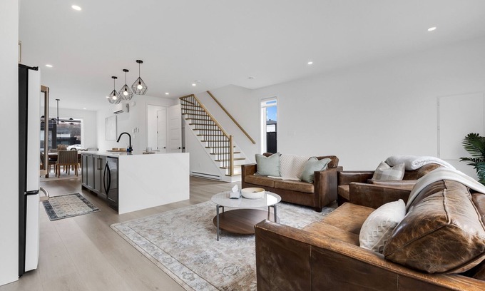 Mirabel Maison | Cozy town home with Spa