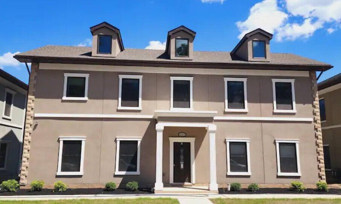 Downtown Niagara Falls Maison | Townhomes at the Falls - 312 D Upper - Buffalo Ave