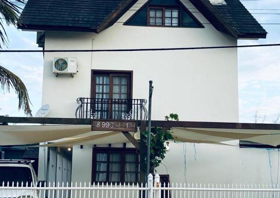 Barra de Ibiraquera Appartement | Townhouse composta por 4 triplex duas suítes a duas quadras do mar