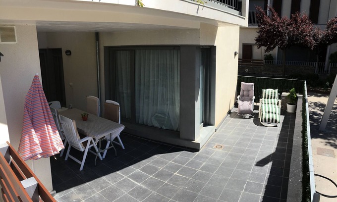 Latas Maison | Maison de ville avec barbecue et double garage fermé