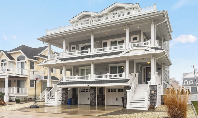 Avalon Maison | Townhouse with Water View