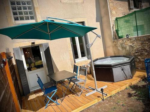 Scey-sur-Saone-et-Saint-Albin Appartement | Très bel appartement avec jardin et Jacuzzi