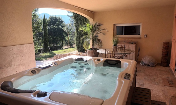 Brignoles Appartement | Très beau meublé vacance, clim jacuzzi, jardin,tout confort !