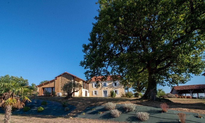 Bassoues Maison | Très Belle Maison de Vacances en Plein Coeur de la Nature à 10min de Marciac