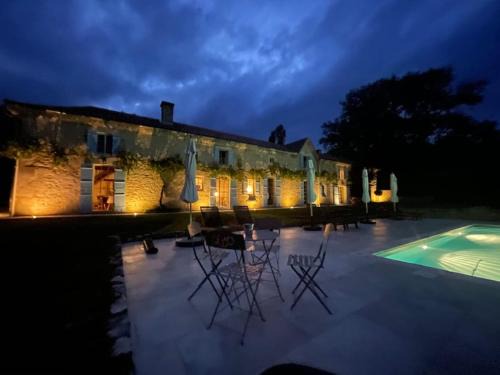 Saint-Jean-de-Cole Maison | Très jolie propriété avec vue et piscine chauffée