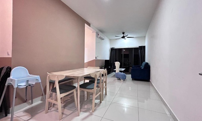 Kampung Bukit Dukong Appartement | Traders Garden , cheras Trader square 3 bedroom Balakong serdang