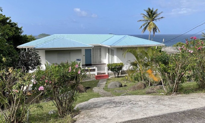 St. Patrick Maison | Tradewinds - maison calme avec vue sur l'océan
