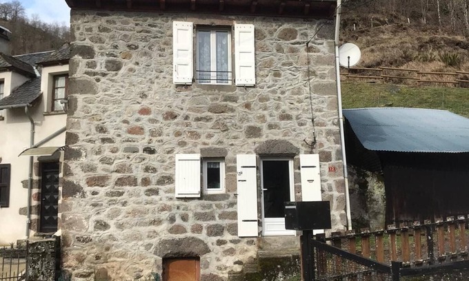 Laroquevieille Maison | Maison traditionnelle du Cantal récemment rénovée