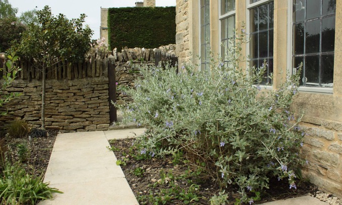 Longborough Maison | Traditional Cotswold stone cottage with wonderful views and log burning fires
