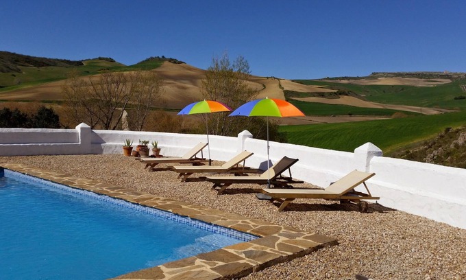 Ronda Villa | Maison de campagne traditionnelle avec piscine près de Ronda la Vieja
