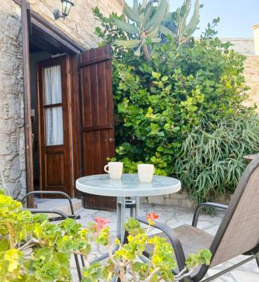 Skarinou Appartement | Traditional Cozy Retreat