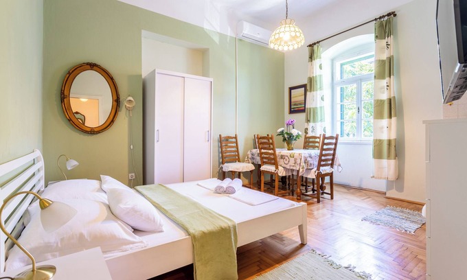 Bacvice Appartement | Traditional Dalmatian apt., 3 min walk to beach