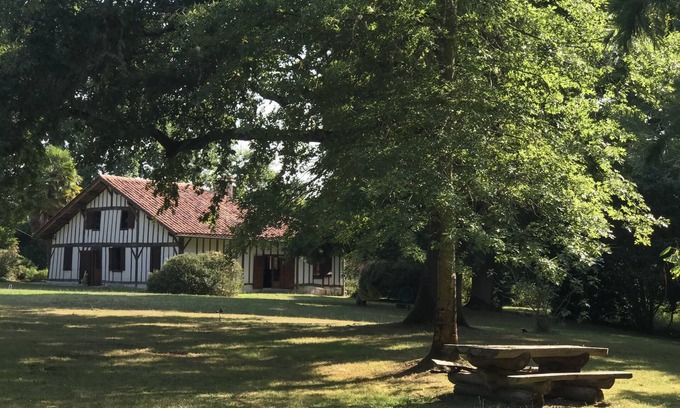 Ousse-Suzan Autre | Ferme traditionnelle française, joliment rénovée avec une piscine dans la forêt