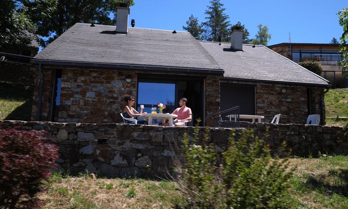 Barre-des-Cevennes Station Balnéaire | Gîte traditionnel 4/6 personnes dans les Cevennes avec piscine