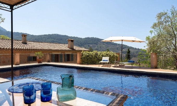 Deia Maison | Maison de famille, style traditionnel. Piscine privée. Fibre. Air conditionné