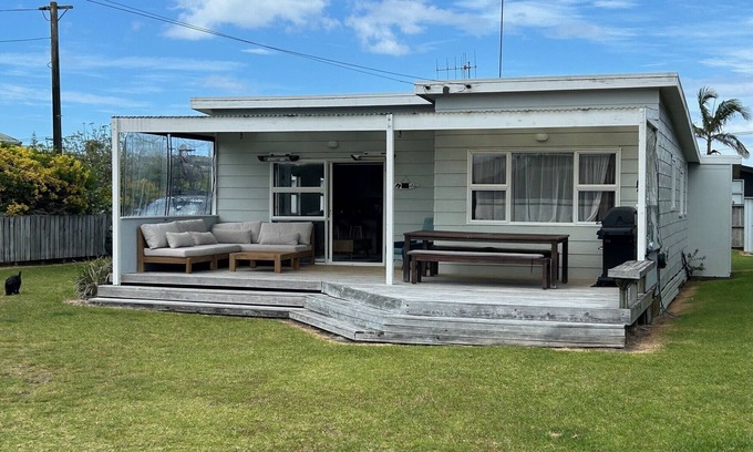Whangamata Maison | Kiwi traditionnel Bach récemment rénové pour 10 personnes