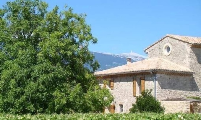 Mazan Maison | Gîte traditionnel provençal offrant calme et sérénité.