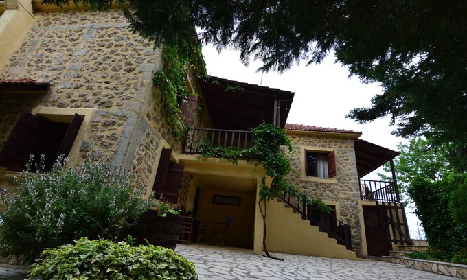 Ano Trikala Maison | Maison traditionnelle en pierre "Ilianthi"