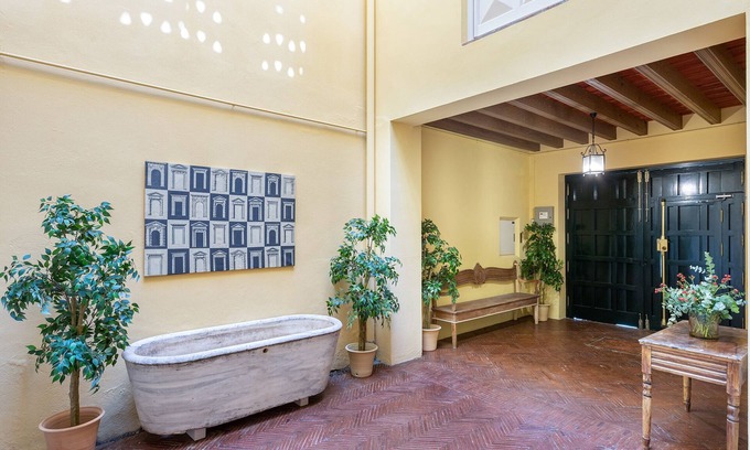 San Bernardo Maison | Traditional Sevillian House 6 BD and private terrace. Campamento