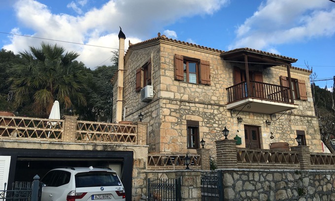 Paliki Villa | Traditionnel lit 2 Pierre Villa, familial et convivial, lieu de détente, près de la ville et de la plage