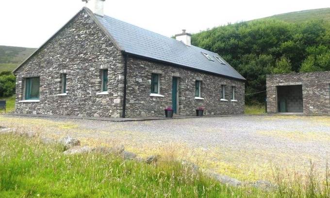 Waterville Cottage | Traditional Hillside Cottage near Waterville golf and beaches.