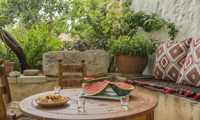 Litsarda Cottage | Maison traditionnelle en pierre pour une détente de qualité
