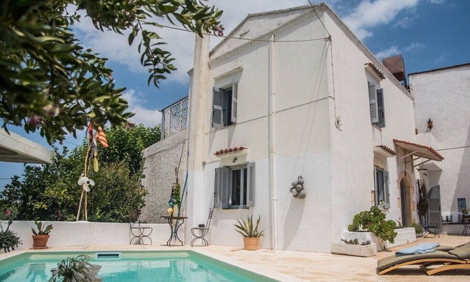 Kefalas Maison | Maison de village en pierre traditionnelle avec piscine, près de La Canée et des plages