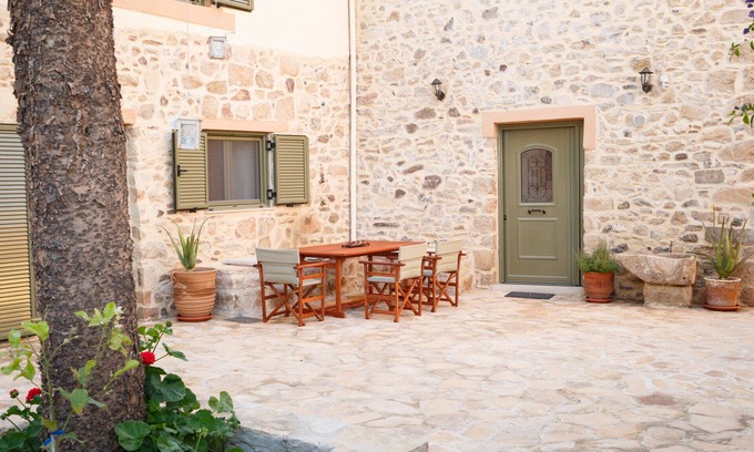 Tymbaki Villa | Villa Traditionnelle en Pierre - Priotissa