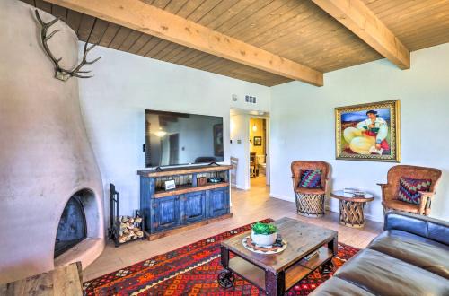 Northeast Santa Fe Appartement | Traditional-Style Adobe Casita - Walk to Dtwn