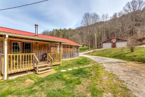 Duff Maison | Trail Paradise House by Staycating