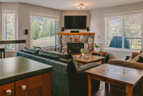 Big White Ski Resort Appartement | Trailblazers Retreat 3 Bed with Family Games Room