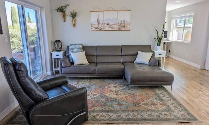 Tucson Maison | Trailhead out front door! Peaceful & private. Patio w/ mountain & city views.