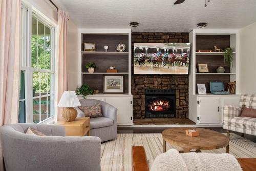 Perry Park Maison | Trailside Country Haven