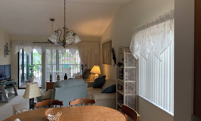 Caloosahatchee Copropriété | Tranquil 2-bedroom 2-bath condo in Cape Coral with AC, WiFi