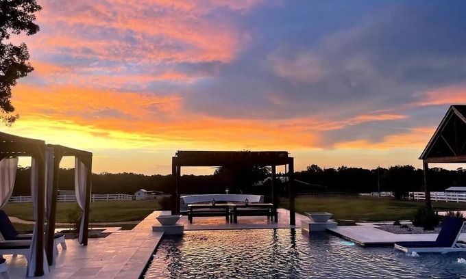 Burton Autre | Tranquil 2 BR Stay on stunning farm near Round Top