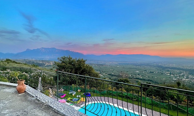 Campagna Villa | Paisible villa de 4 chambres à flanc de colline / vue imprenable / piscine. Au cœur de la Campanie