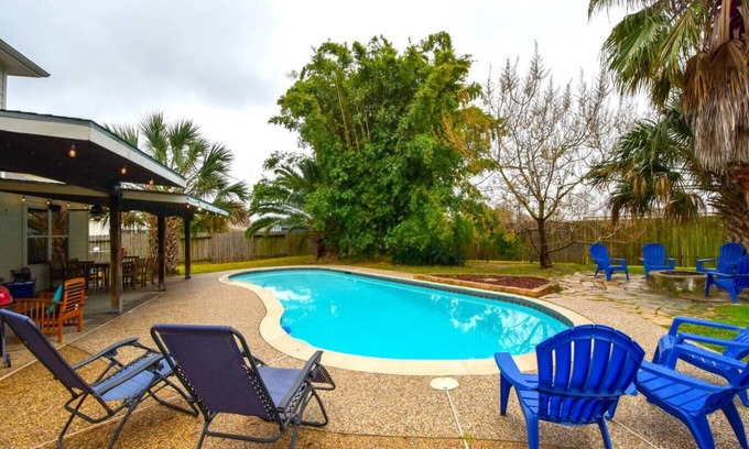FM 1960 Appartement | BELLE OASIS PISCINE; GRANDE COUR; 4 CHAMBRES ET 7 LITS; Envoyez-moi un message pour une visite en 3D