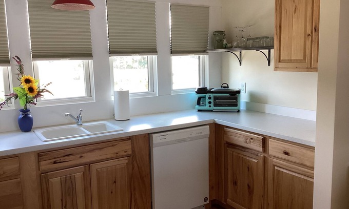 Micanopy Appartement | Tranquil and private a newn waterfront property located directly on Orange Lake