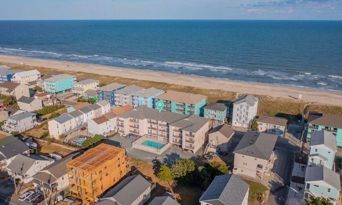 North Carolina Coast Copropriété | Tranquil beach getaway just steps from the sand!