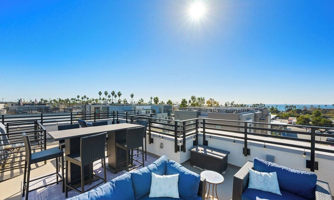 South Oceanside Maison | Tranquil Beach Townhome in Oceanside