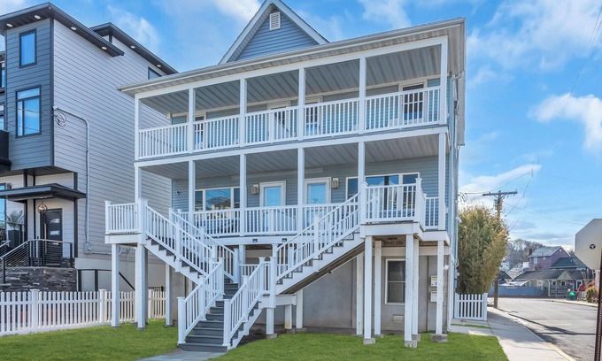Highlands Maison | Tranquil Blue Coastal Charmer 2 or 4 bedroom Duplex in Highlands, NJ, WATERFRONT