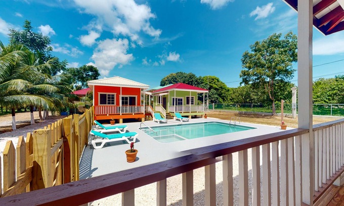 Dangriga Cabine | Beautiful Studio Cabana with Gated Entry, Fast WiFi, Shared Pool, & Tennis Court