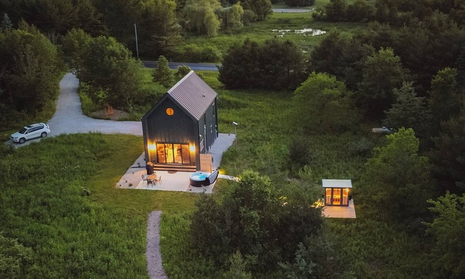 Cascade Cabine | tranquil cabin on 5 private acres w/hot tub and sauna
